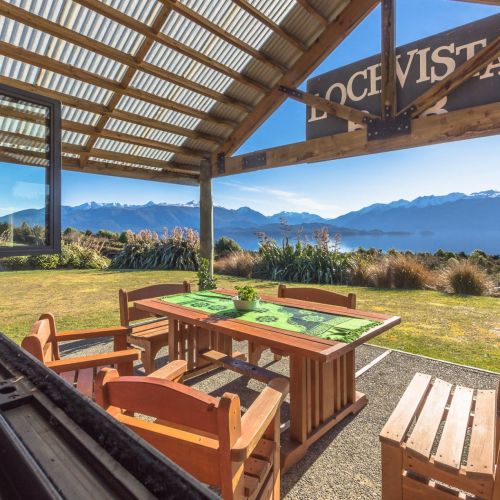 Outdoor guest BBQ Area at Loch Vista lake view villa